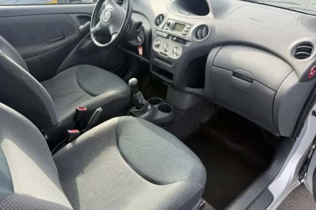 Toyota Yaris (2004) thumbnail 6