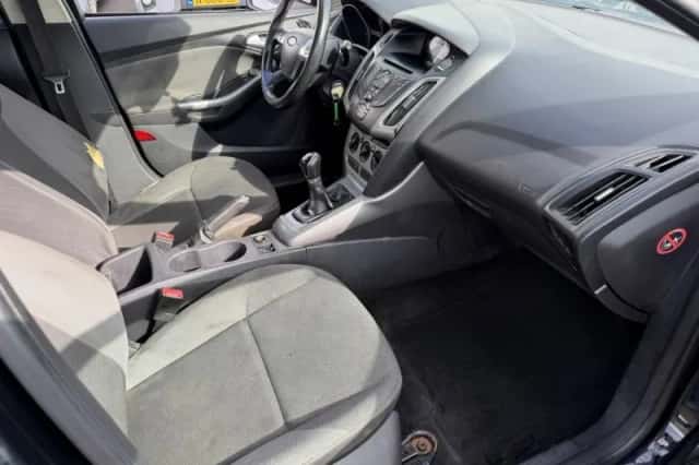 Ford Focus (2012) thumbnail 3