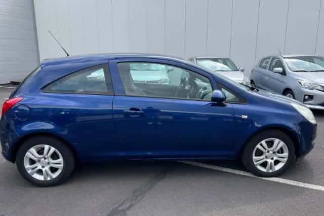 Opel Corsa (2009) thumbnail 3