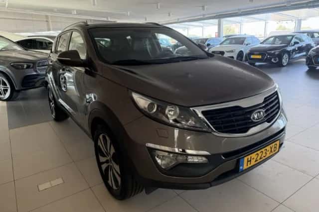 Kia Sportage (2011) thumbnail 2