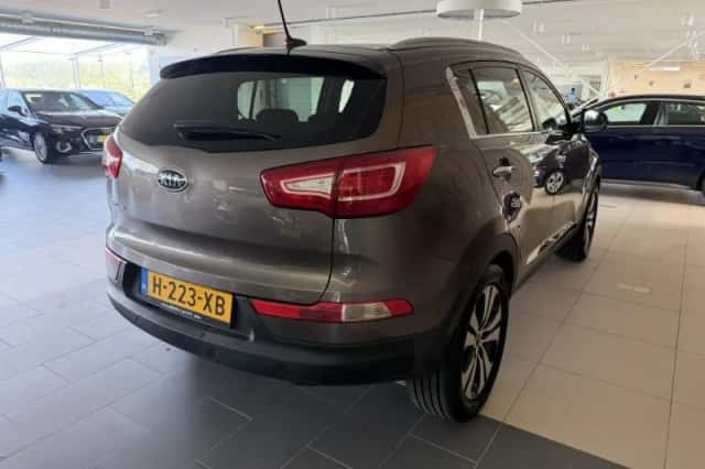 Kia Sportage (2011) thumbnail 5