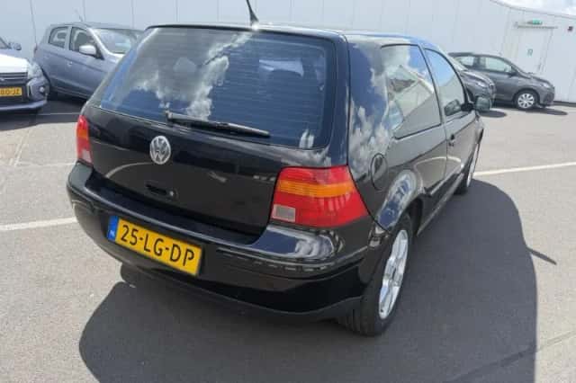 Volkswagen Golf (2003) thumbnail 4