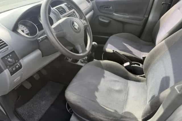 Suzuki Ignis (2004) thumbnail 6
