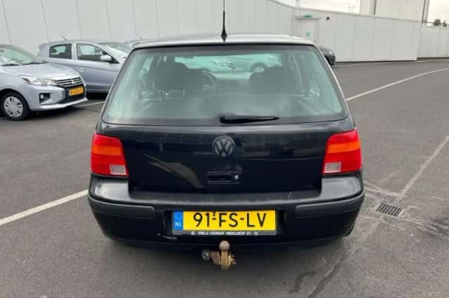 Volkswagen Golf (2000) thumbnail 3