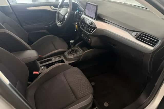 Ford Focus (2019) thumbnail 3