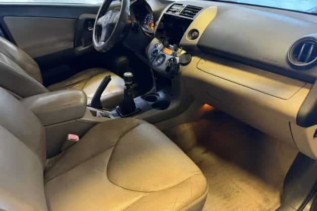 Toyota RAV4 (2008) thumbnail 5