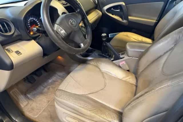 Toyota RAV4 (2008) thumbnail 6