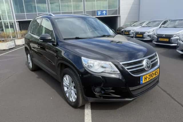 Volkswagen Tiguan (2009) thumbnail 2