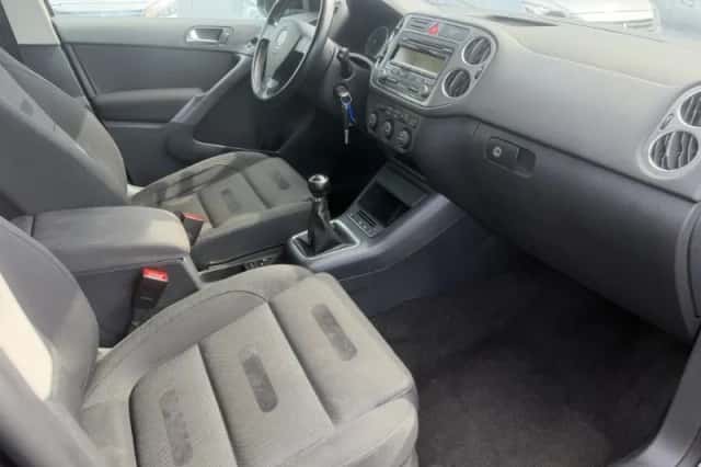 Volkswagen Tiguan (2009) thumbnail 3