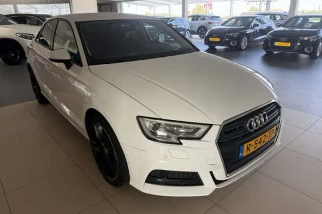 Audi A3 (2017) thumbnail 2