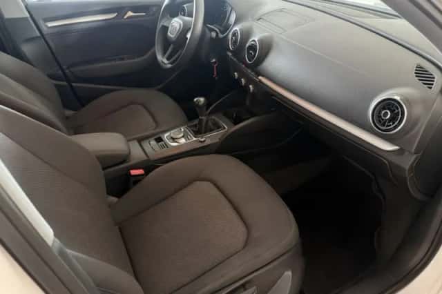 Audi A3 (2017) thumbnail 3