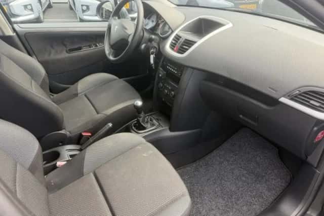 Peugeot 207 (2010) thumbnail 3