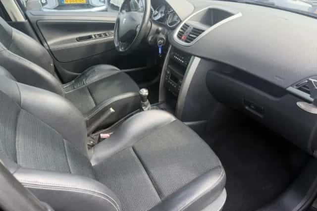 Peugeot 207 (2008) thumbnail 3