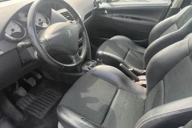 Peugeot 207 (2008) thumbnail 6