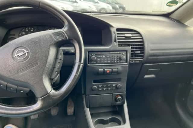 Opel Zafira (2005) thumbnail 3