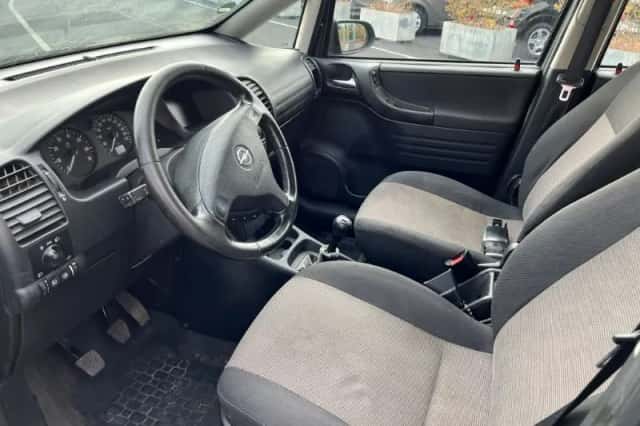 Opel Zafira (2005) thumbnail 5