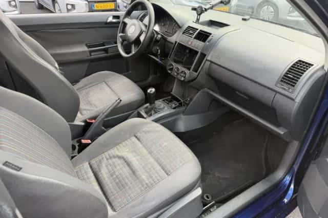 Volkswagen Polo (2006) thumbnail 3