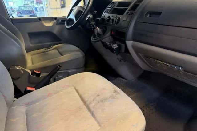 Volkswagen Transporter (2005) thumbnail 3