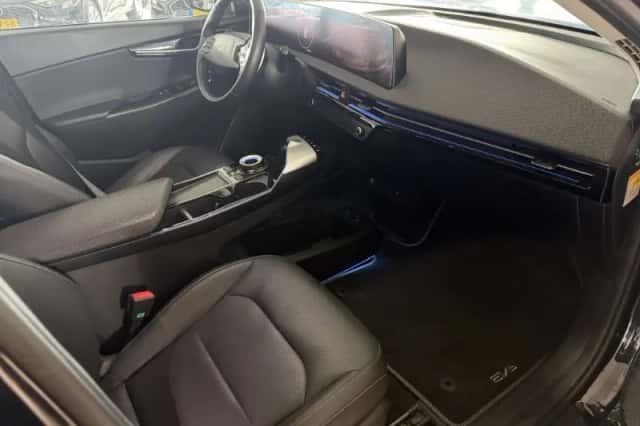 Kia EV6 (2022) thumbnail 3