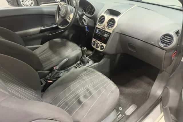 Opel Corsa (2007) thumbnail 3