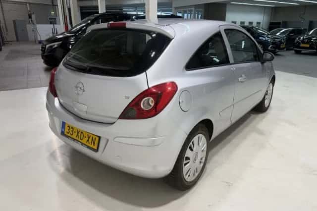 Opel Corsa (2007) thumbnail 4