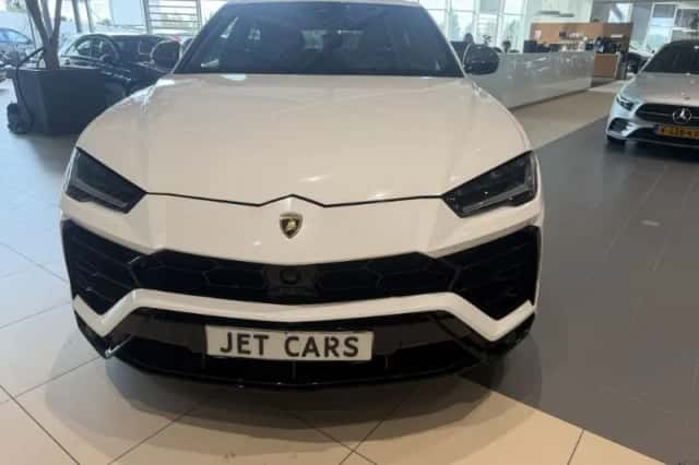 Lamborghini Urus (2021) thumbnail 3