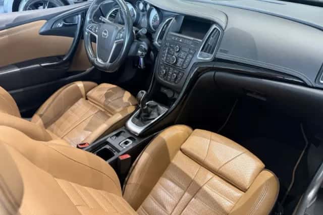 Opel Cascada (2016) thumbnail 3