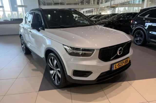 Volvo XC40 (2021) thumbnail 2