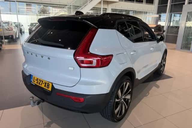 Volvo XC40 (2021) thumbnail 4