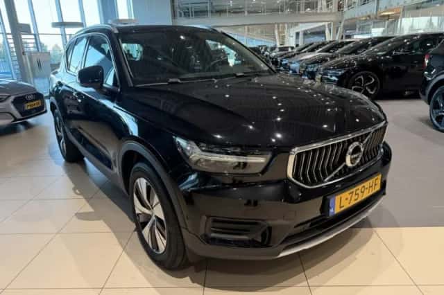 Volvo XC40 (2021) thumbnail 2