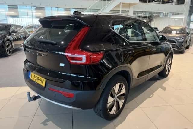 Volvo XC40 (2021) thumbnail 3