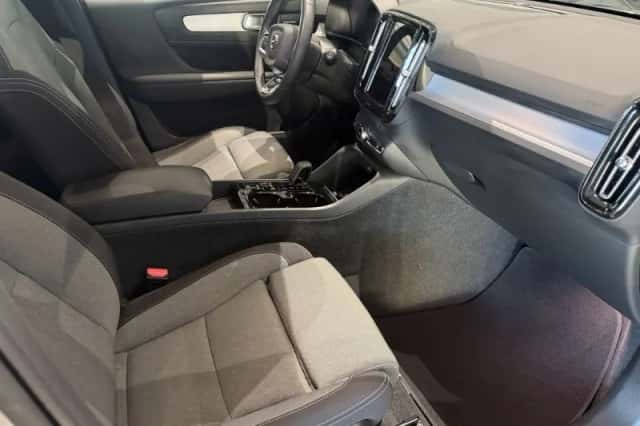 Volvo XC40 (2023) thumbnail 3