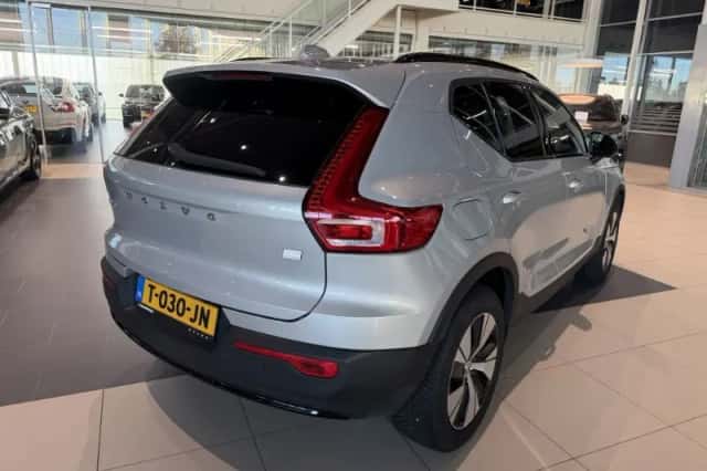 Volvo XC40 (2023) thumbnail 4