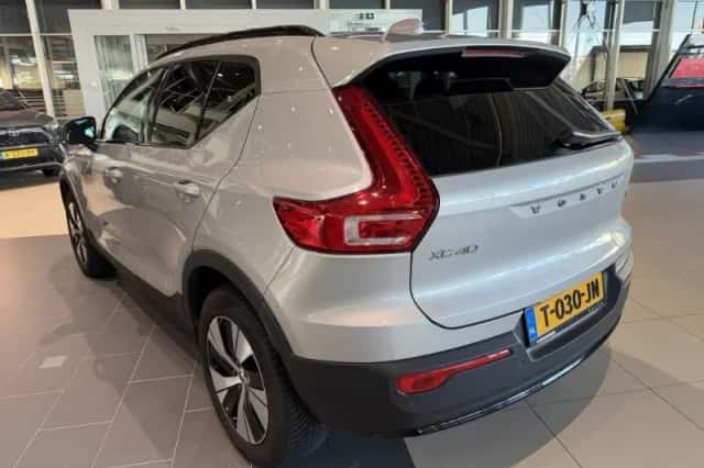 Volvo XC40 (2023) thumbnail 5