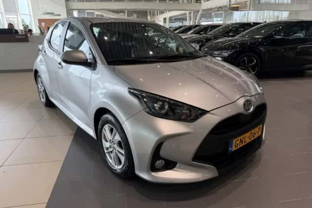 Toyota Yaris (2024) thumbnail 1