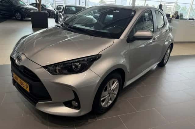 Toyota Yaris (2024) thumbnail 2