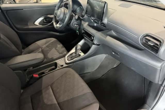 Toyota Yaris (2024) thumbnail 3