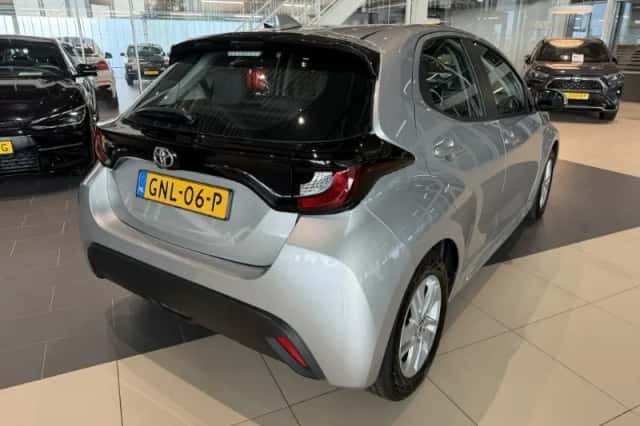 Toyota Yaris (2024) thumbnail 4