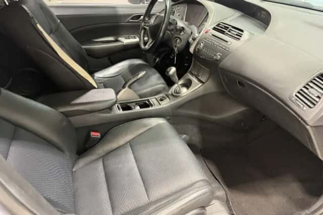 Honda Civic (2010) thumbnail 3