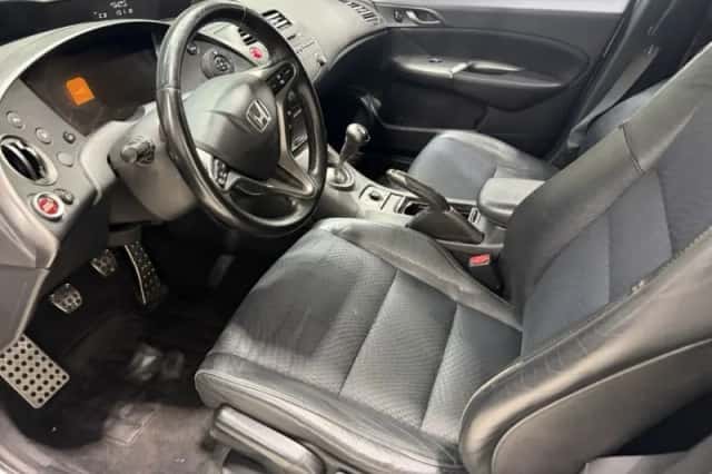 Honda Civic (2010) thumbnail 6