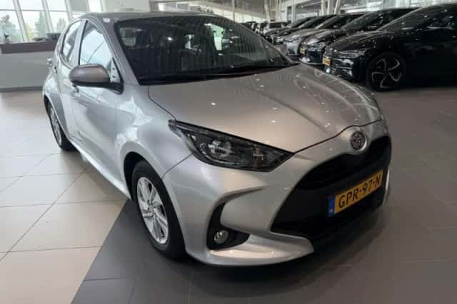 Toyota Yaris (2024) thumbnail 2