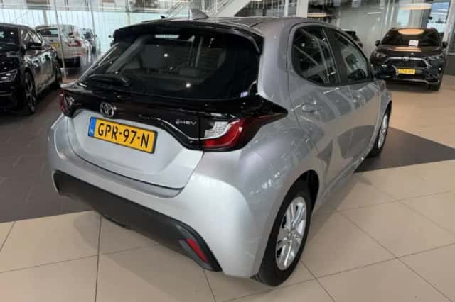 Toyota Yaris (2024) thumbnail 4