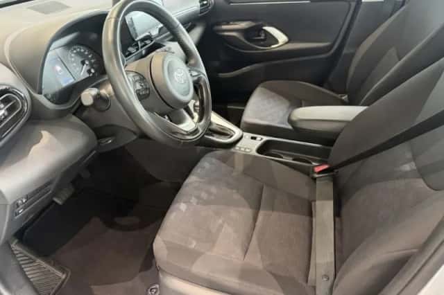 Toyota Yaris (2024) thumbnail 6