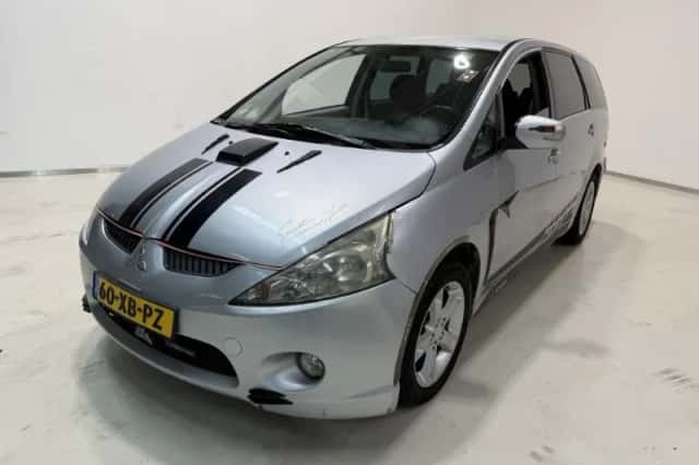 Mitsubishi Grandis (2007) thumbnail 1