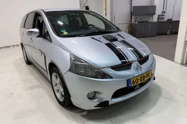 Mitsubishi Grandis (2007) thumbnail 2