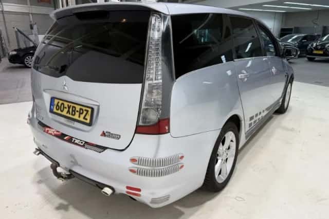 Mitsubishi Grandis (2007) thumbnail 4