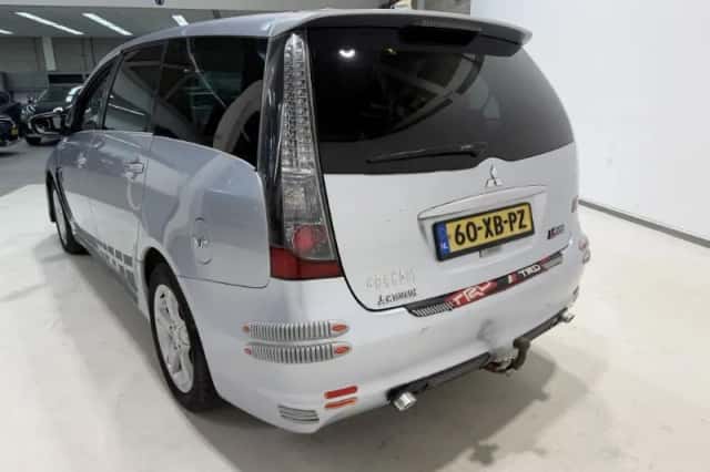 Mitsubishi Grandis (2007) thumbnail 5