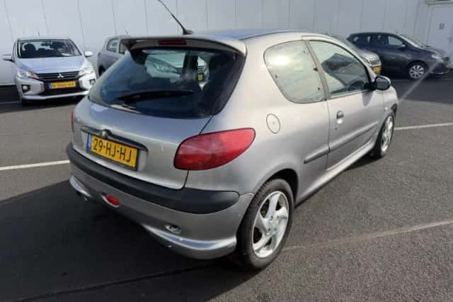 Peugeot 206 (2001) thumbnail 4
