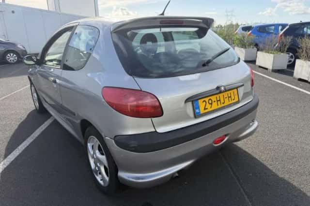 Peugeot 206 (2001) thumbnail 5