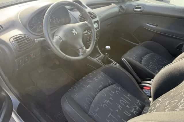 Peugeot 206 (2001) thumbnail 6